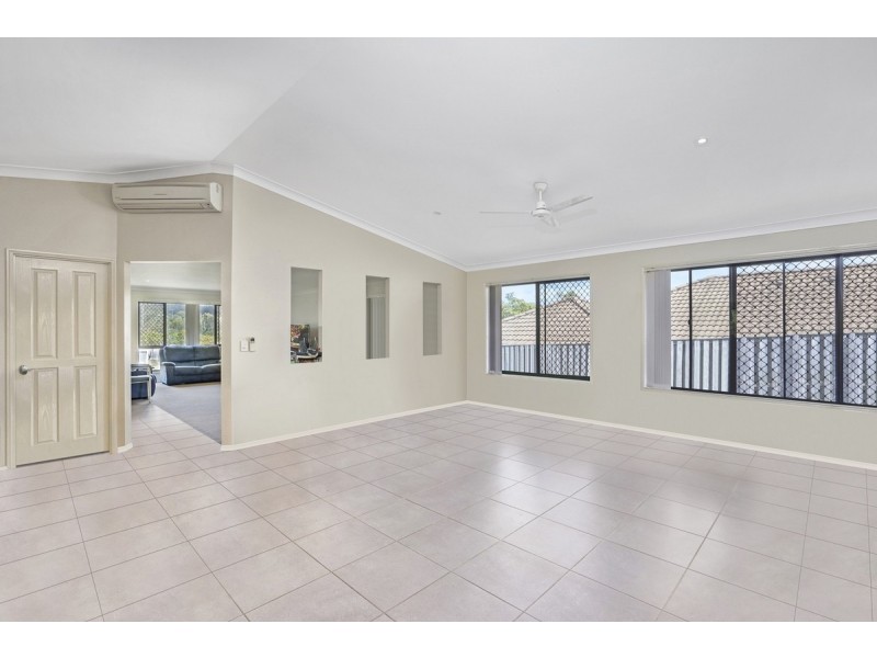 4 Tallow Street, Pacific Pines QLD 4211