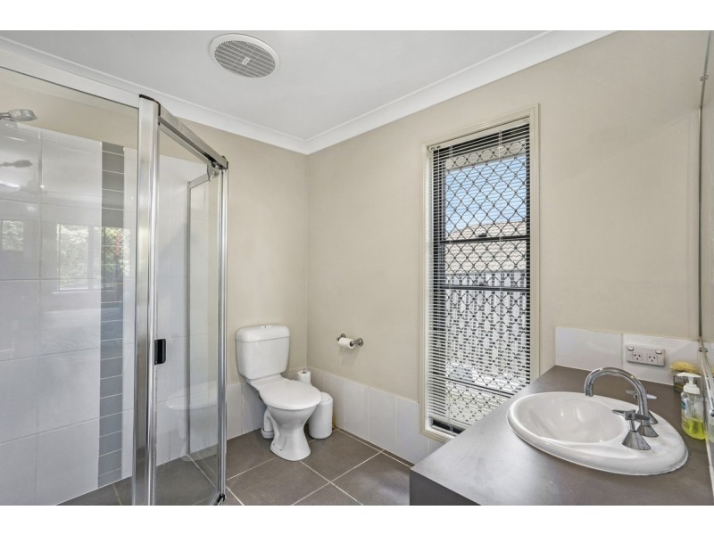 4 Tallow Street, Pacific Pines QLD 4211