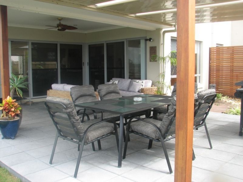 48 Fletcher Crescent, Pacific Pines QLD 4211