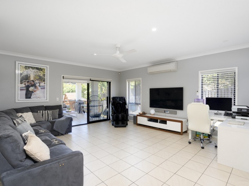 7 Stockdale Street, Pacific Pines QLD 4211