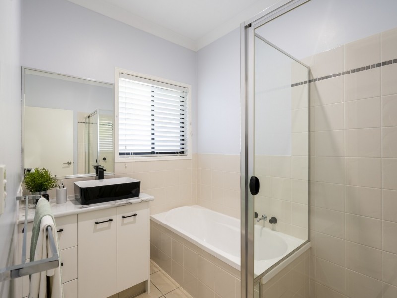 7 Stockdale Street, Pacific Pines QLD 4211