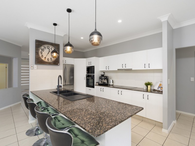 7 Stockdale Street, Pacific Pines QLD 4211