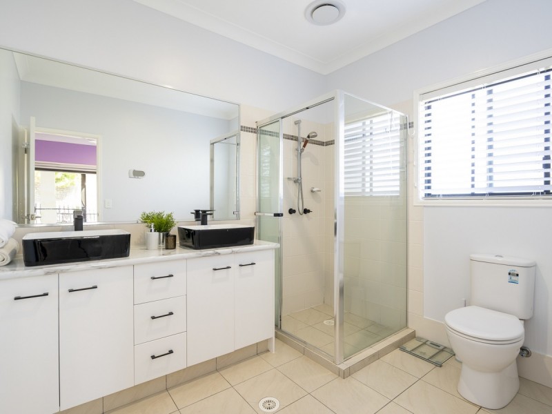 7 Stockdale Street, Pacific Pines QLD 4211