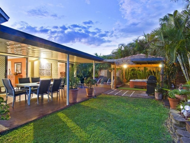 12 Ainsworth Street, Pacific Pines QLD 4211