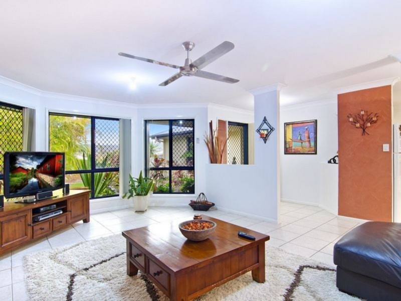 12 Ainsworth Street, Pacific Pines QLD 4211