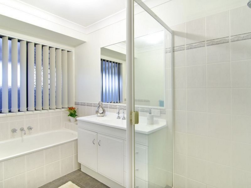 12 Ainsworth Street, Pacific Pines QLD 4211