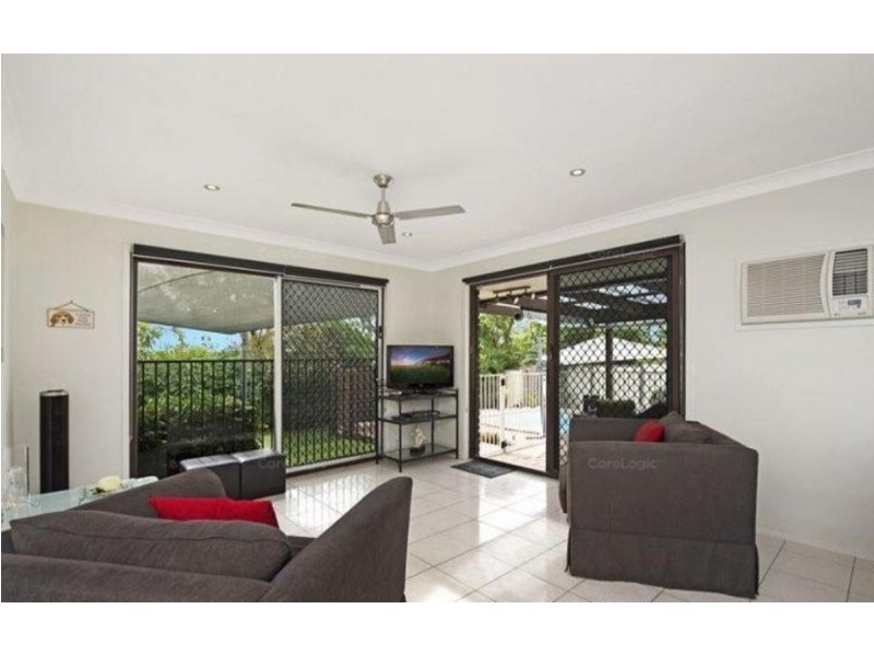 19 Barradine Crescent, Helensvale QLD 4212