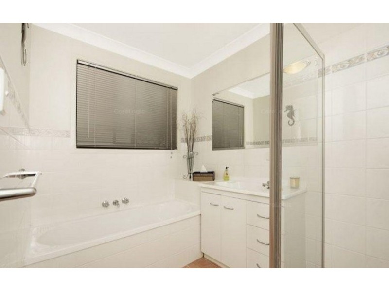 19 Barradine Crescent, Helensvale QLD 4212