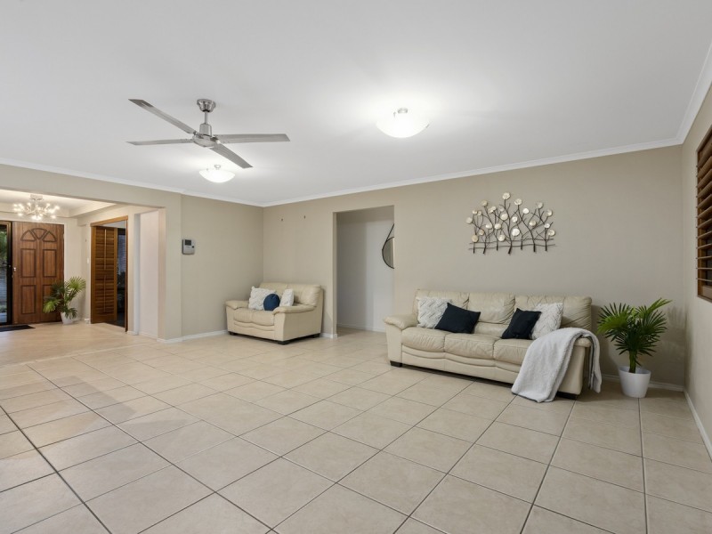 13 Inman Court, Pacific Pines QLD 4211