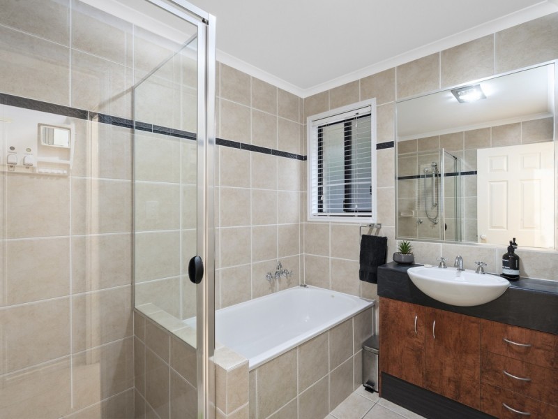 13 Inman Court, Pacific Pines QLD 4211