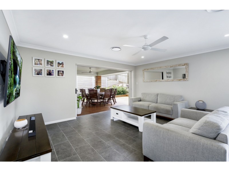 17 Hoop Pine Circuit, Maudsland QLD 4210