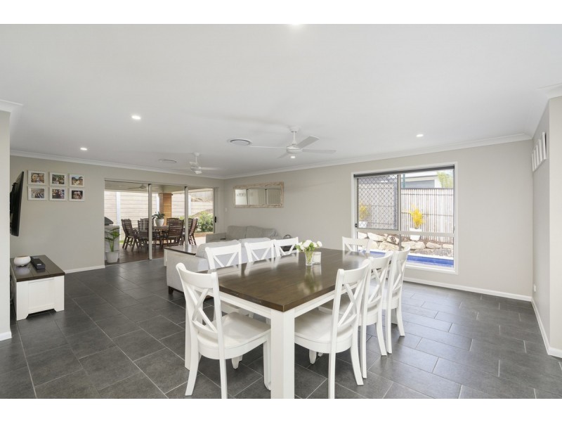 17 Hoop Pine Circuit, Maudsland QLD 4210