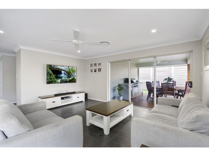 17 Hoop Pine Circuit, Maudsland QLD 4210