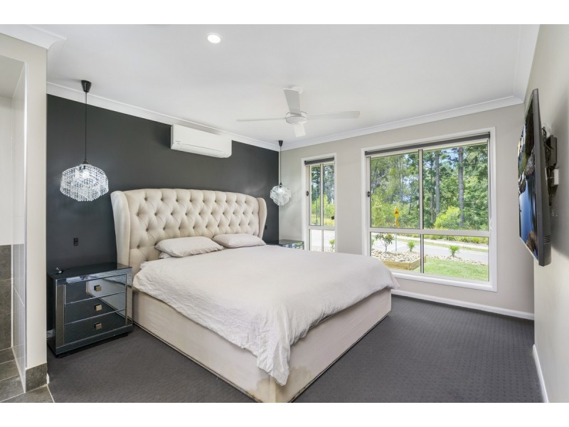 17 Hoop Pine Circuit, Maudsland QLD 4210