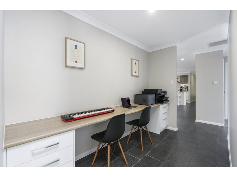 17 Hoop Pine Circuit, Maudsland QLD 4210