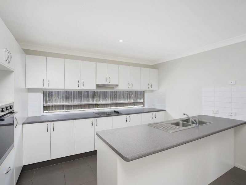 12 Aspect Place, Pacific Pines QLD 4211