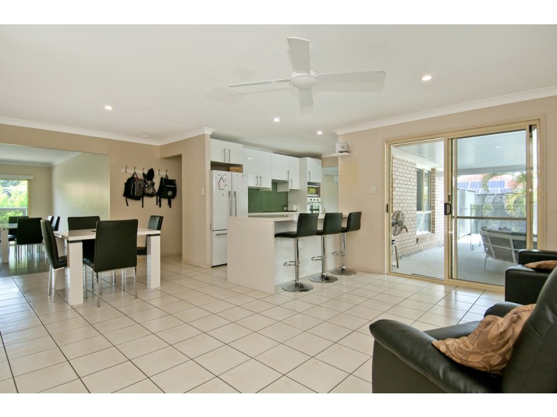 10 Matzia Avenue, Pacific Pines QLD 4211
