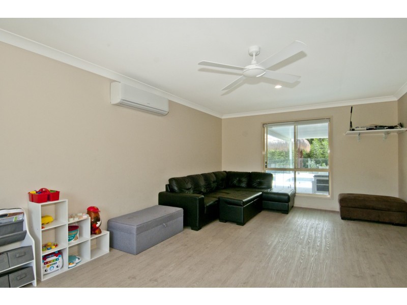 10 Matzia Avenue, Pacific Pines QLD 4211
