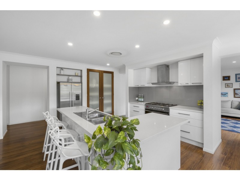 47 Wunburra Circle, Pacific Pines QLD 4211