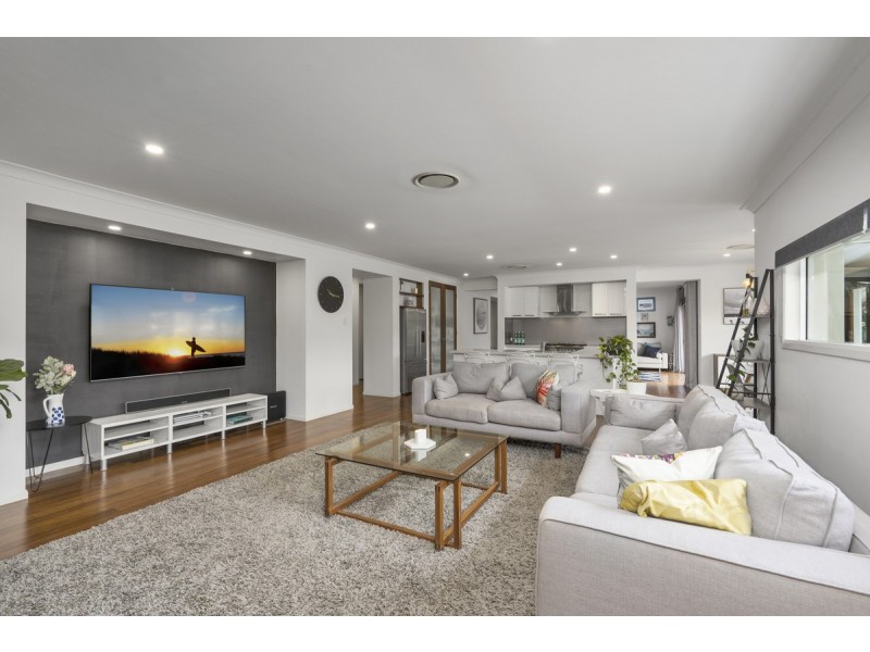47 Wunburra Circle, Pacific Pines QLD 4211