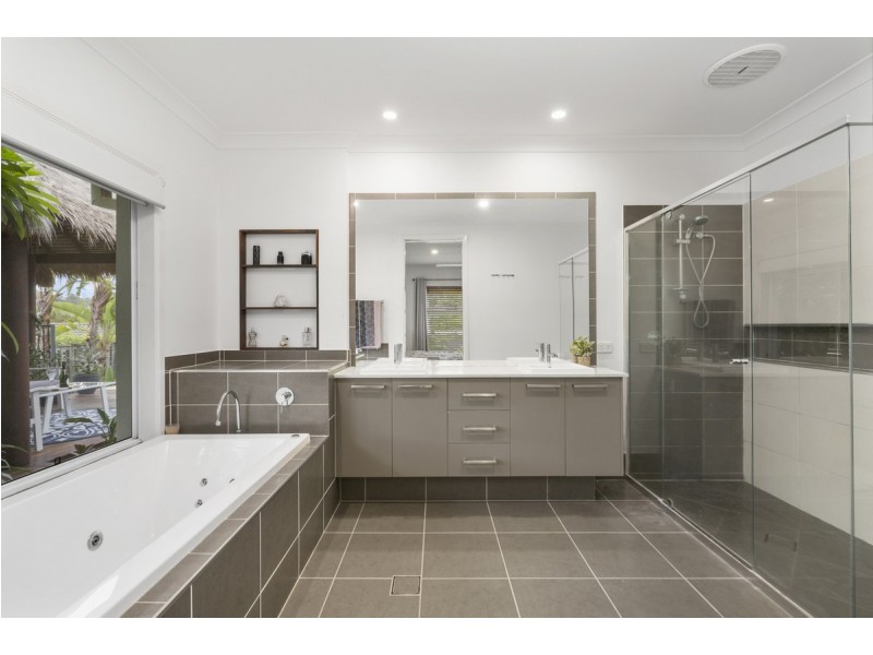 47 Wunburra Circle, Pacific Pines QLD 4211