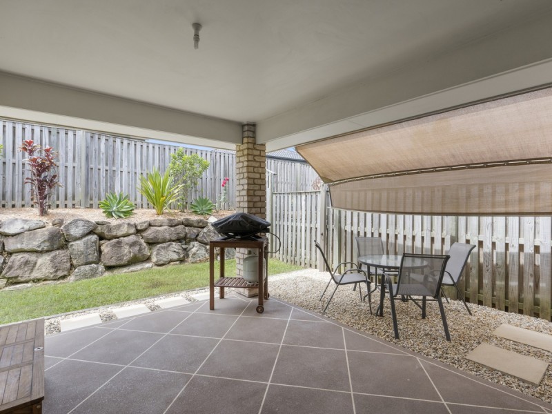 9 Hawkesbury Avenue, Pacific Pines QLD 4211