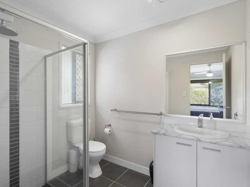 9 Hawkesbury Avenue, Pacific Pines QLD 4211