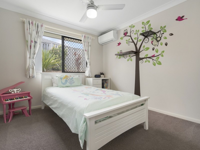 9 Hawkesbury Avenue, Pacific Pines QLD 4211