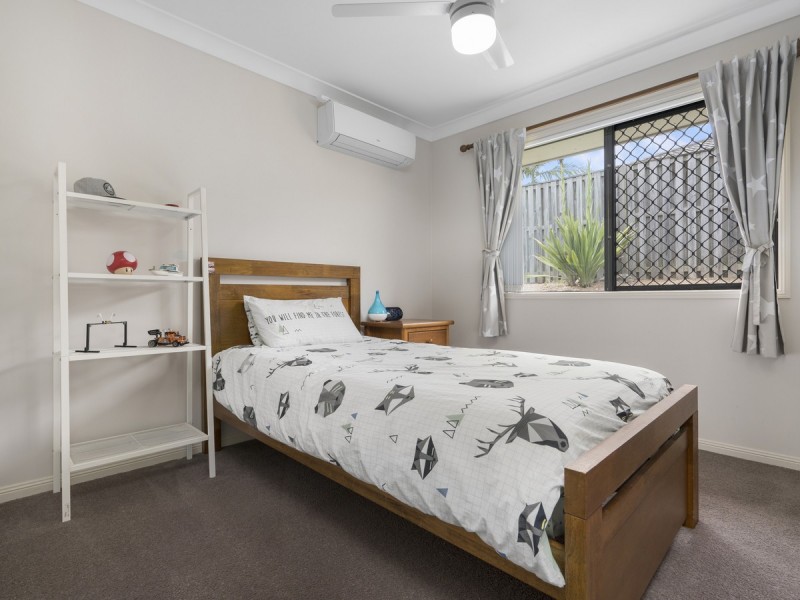 9 Hawkesbury Avenue, Pacific Pines QLD 4211