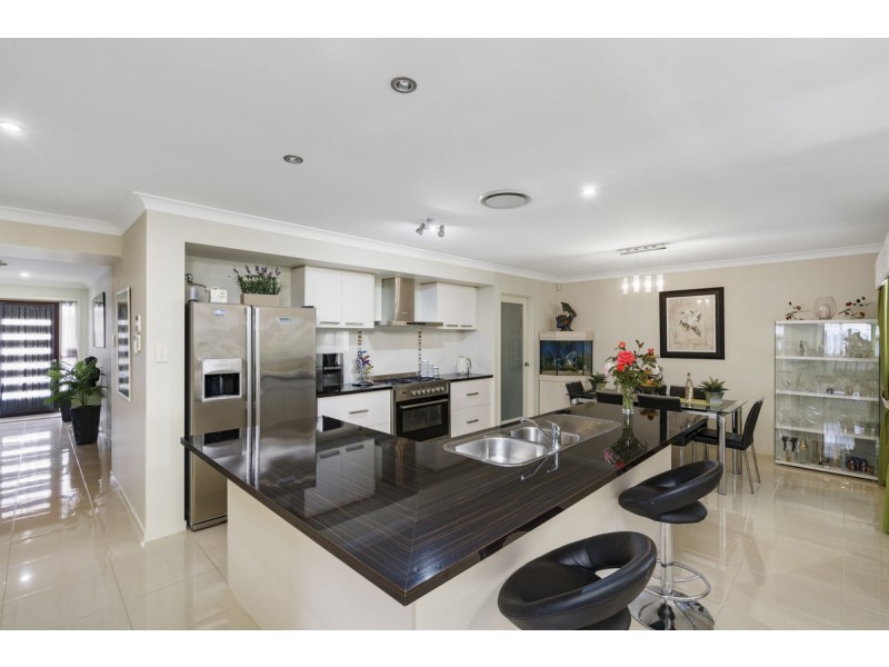 72 Hawkesbury Avenue, Pacific Pines QLD 4211