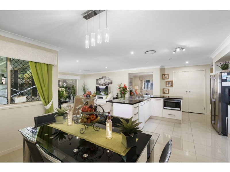 72 Hawkesbury Avenue, Pacific Pines QLD 4211