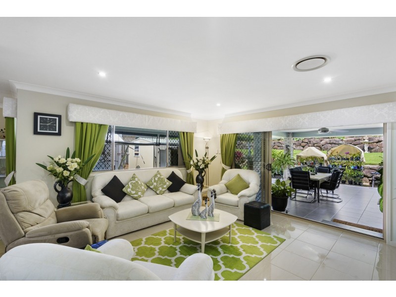 72 Hawkesbury Avenue, Pacific Pines QLD 4211