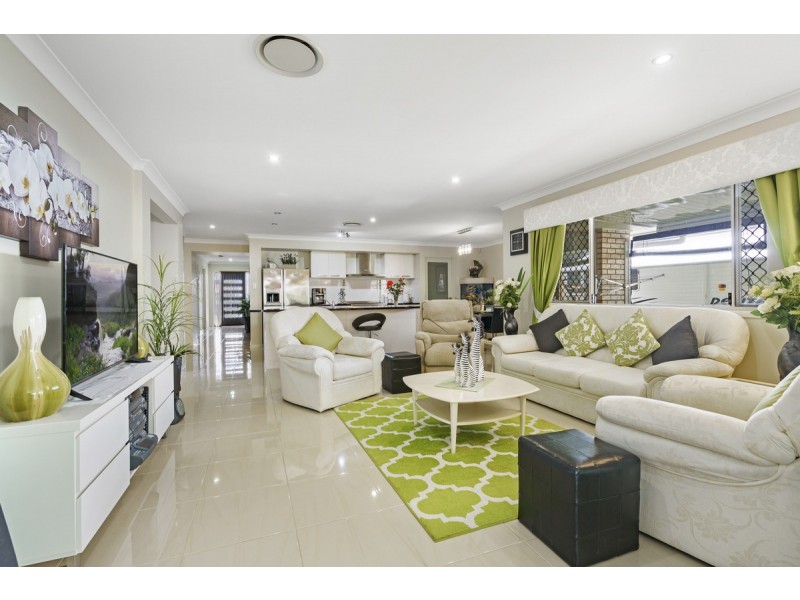 72 Hawkesbury Avenue, Pacific Pines QLD 4211