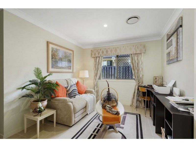 72 Hawkesbury Avenue, Pacific Pines QLD 4211