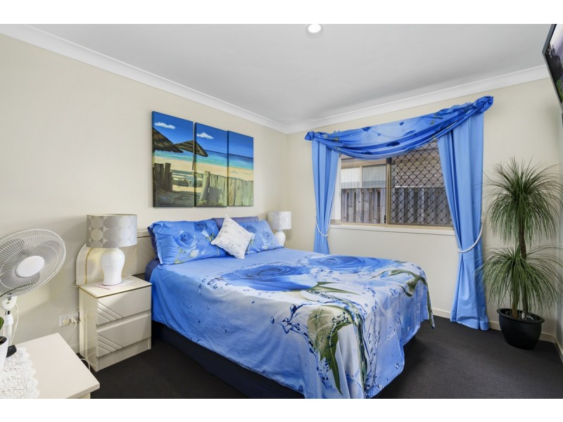 72 Hawkesbury Avenue, Pacific Pines QLD 4211