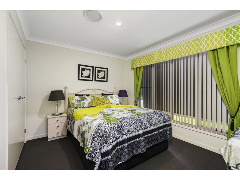 72 Hawkesbury Avenue, Pacific Pines QLD 4211