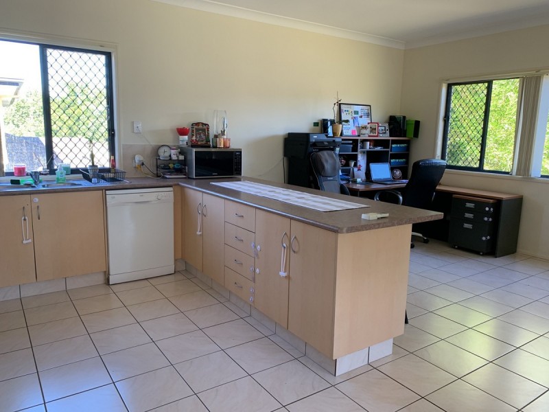 4 Cobbler Place, Pacific Pines QLD 4211