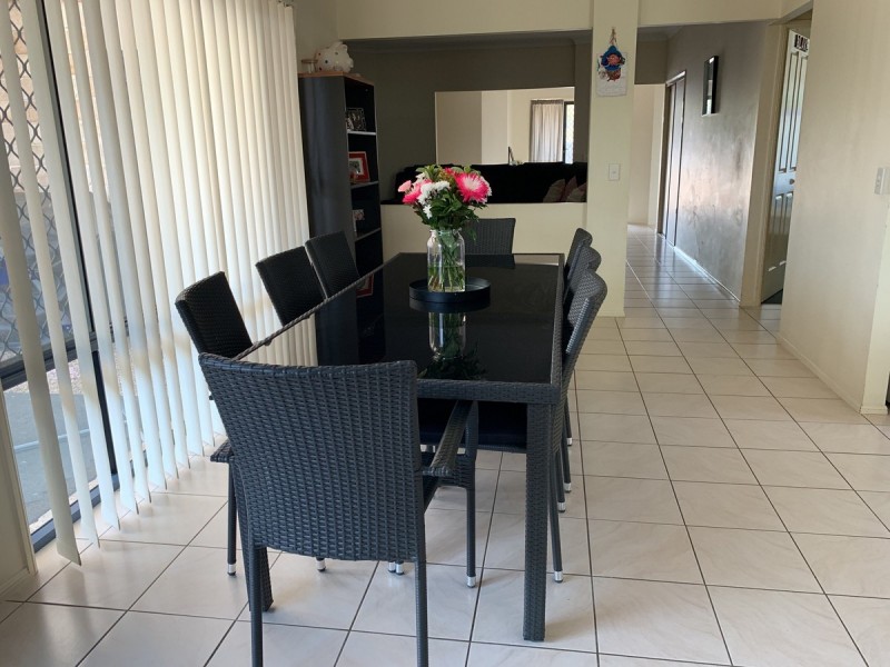 4 Cobbler Place, Pacific Pines QLD 4211