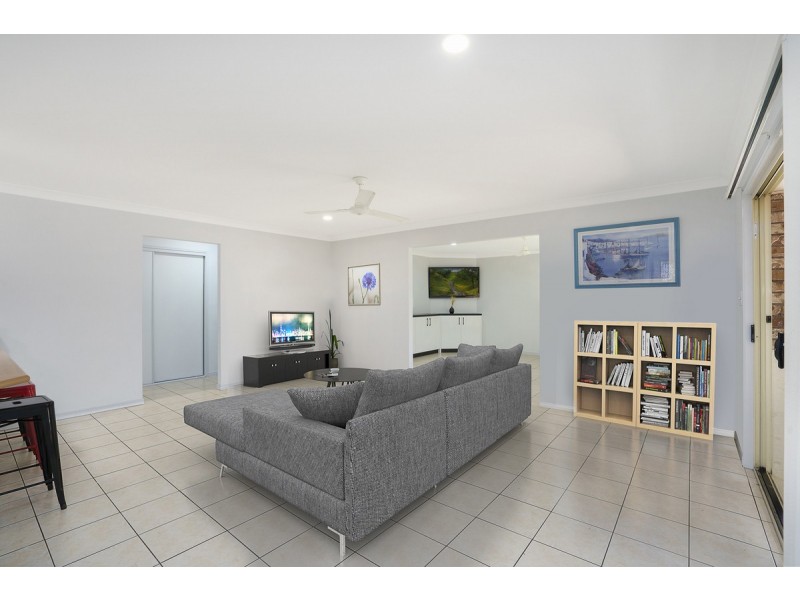 53 Cossington Circuit, Maudsland QLD 4210
