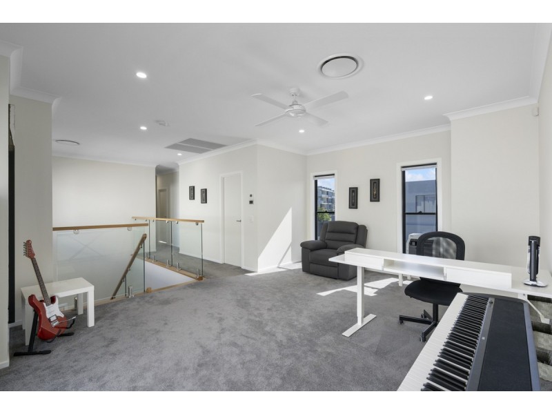 5041 Harbourview Drive, Hope Island QLD 4212