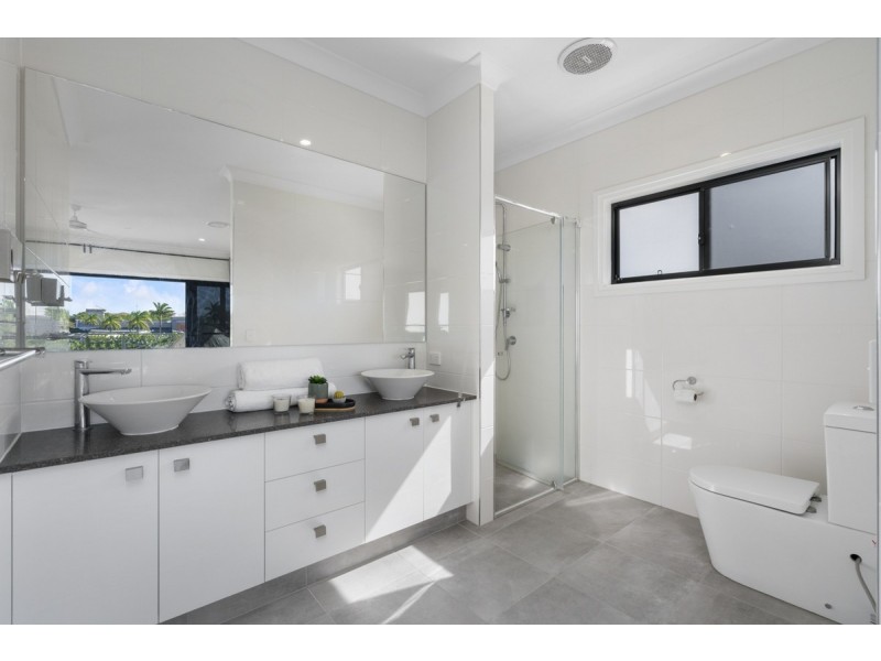 5041 Harbourview Drive, Hope Island QLD 4212