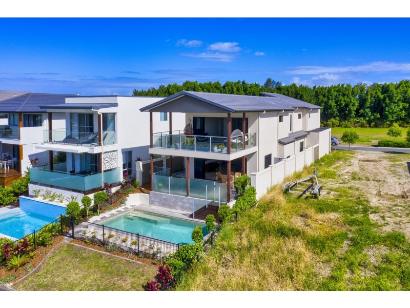 5041 Harbourview Drive, Hope Island QLD 4212