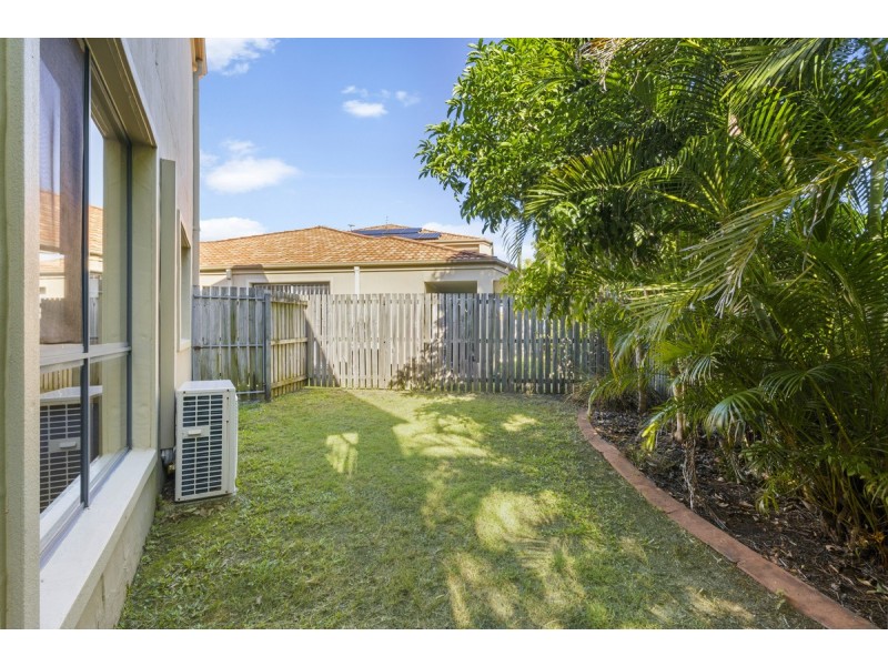 11/1 Santa Isobel Boulevard, Pacific Pines QLD 4211