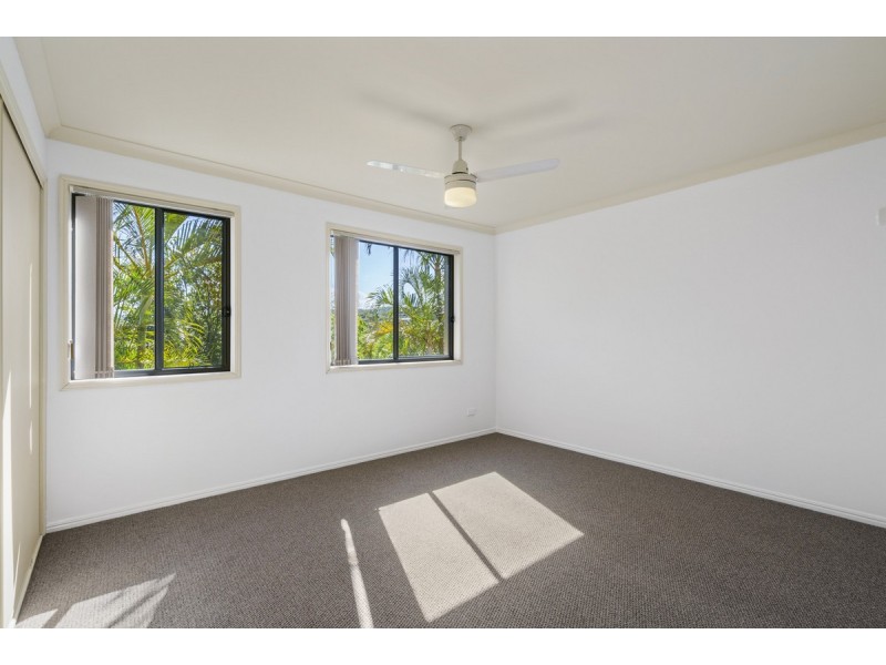 11/1 Santa Isobel Boulevard, Pacific Pines QLD 4211