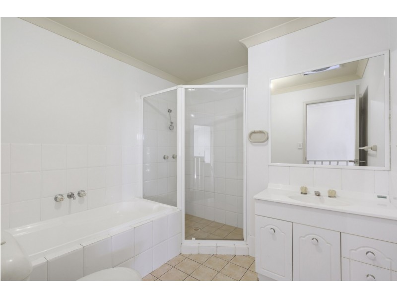 11/1 Santa Isobel Boulevard, Pacific Pines QLD 4211