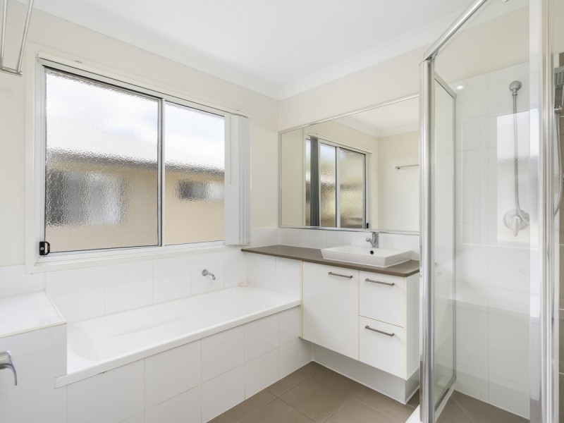 29 Hadrian Crescent, Pacific Pines QLD 4211