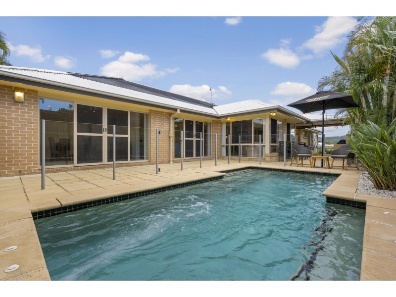 8 Arragan Court, Pacific Pines QLD 4211