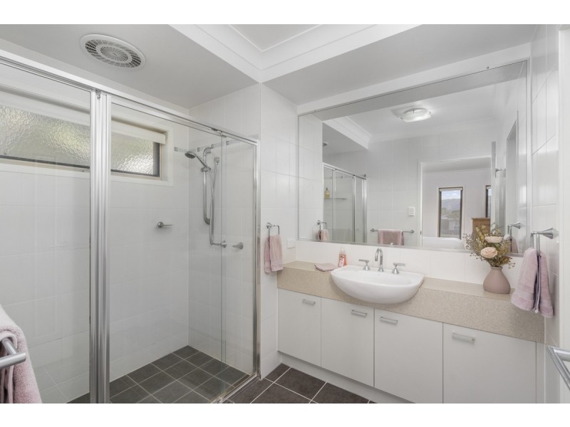 8 Arragan Court, Pacific Pines QLD 4211