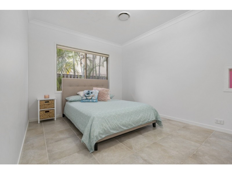 8 Arragan Court, Pacific Pines QLD 4211