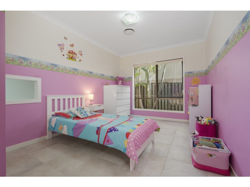 8 Arragan Court, Pacific Pines QLD 4211